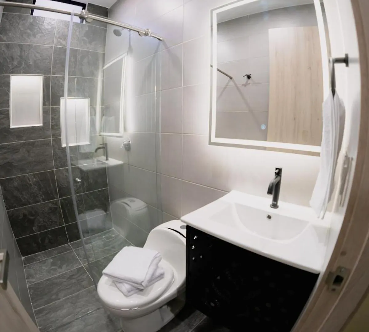 Live The Comuna 13 Experience In Medellin Int 305 Apartment